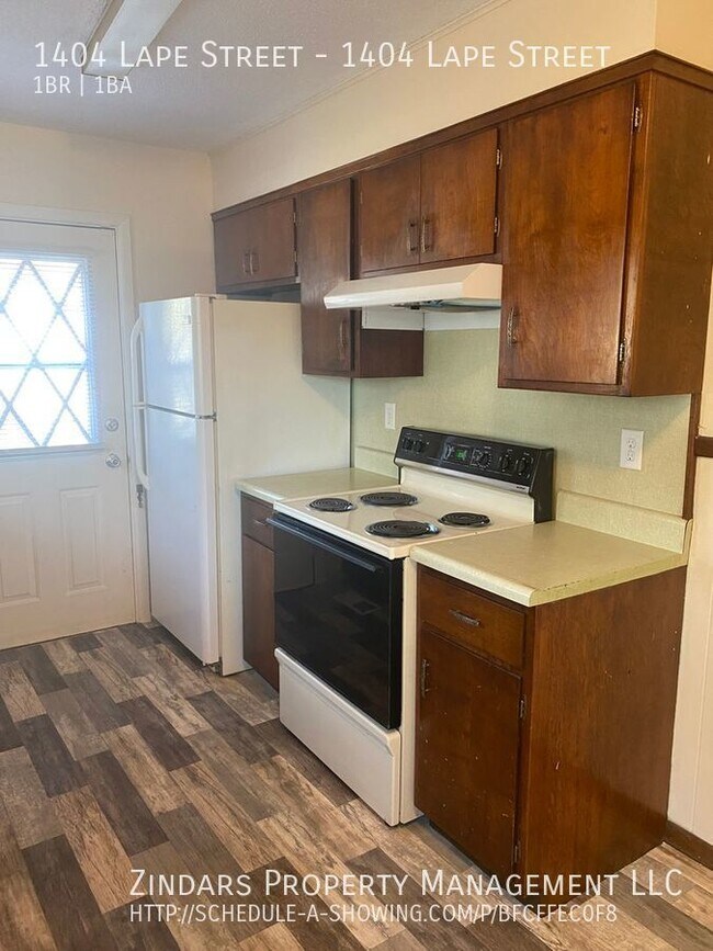 Building Photo - 1 bedroom first floor brick duplex apartme...