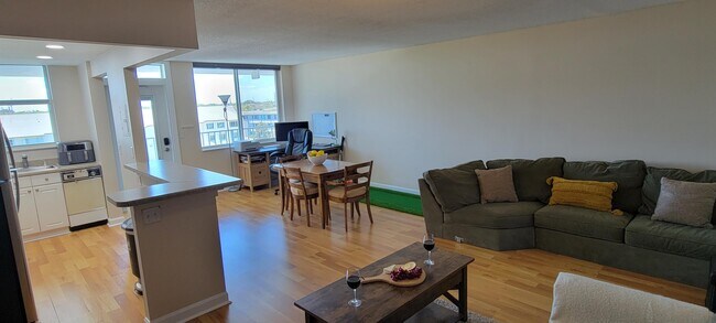 Building Photo - 104 Paradise Harbour Blvd