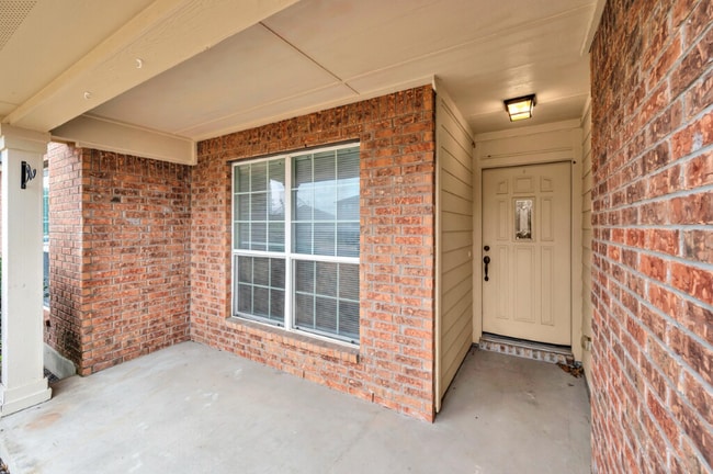 Building Photo - 6533 Tierra Dr