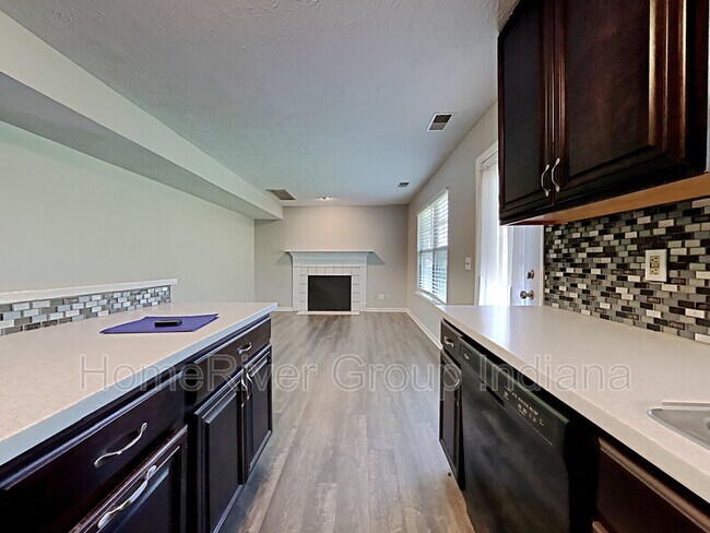 Building Photo - 6271 Valleyview Dr