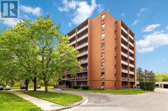 Photo du bâtiment - 1580 Adelaide St