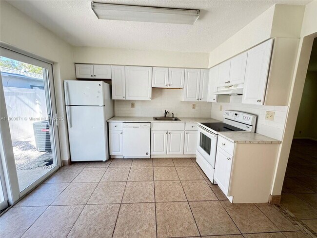 Foto del edificio - 606 SW 5th Ave