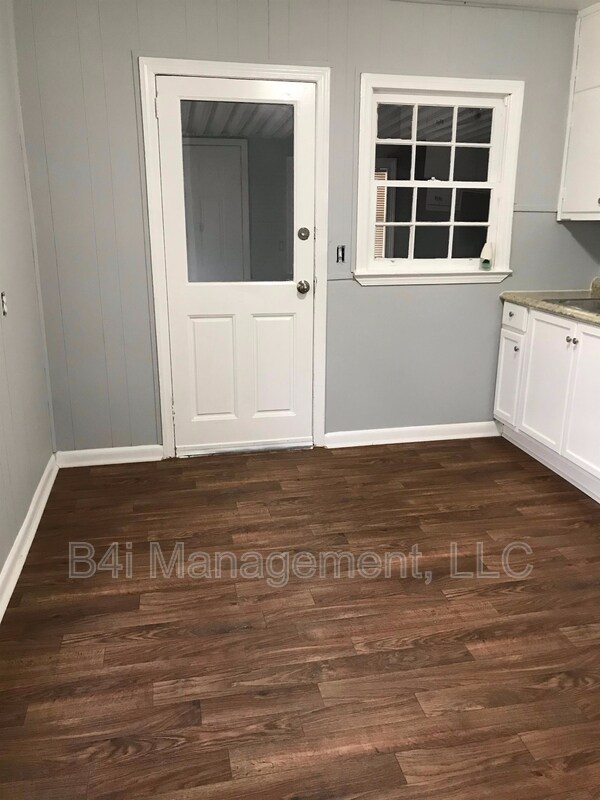 Foto del edificio - 4692 Beecher St