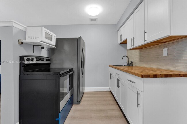 Foto del edificio - 1120 SW 30th St