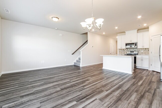 Foto del edificio - 213 Brook Farm Ln
