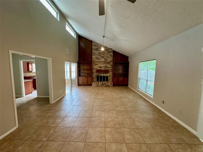 Building Photo - 2711 Colony Dr