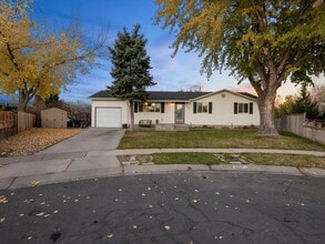 Building Photo - 1553 Huckleberry Cir