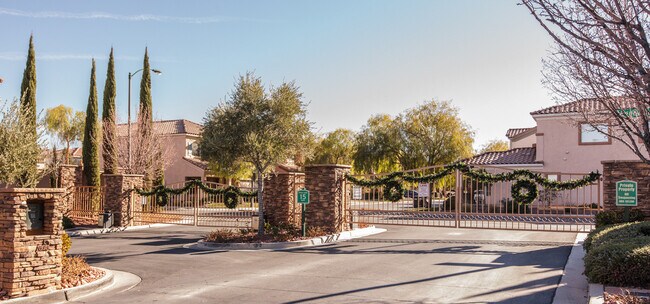 Foto del edificio - Southern Highlands Gated Community