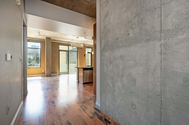 Foto del edificio - Expansive East Village 1 Bedroom at M2I! 2...