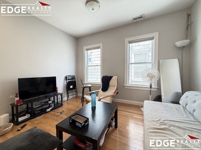 Foto del edificio - 83 Newbury St
