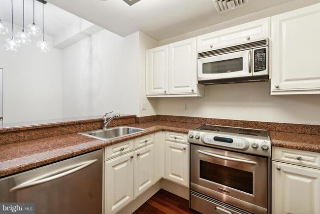 Building Photo - 1500 Chestnut St