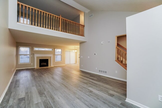 Foto del edificio - 438 Wheatfield Dr