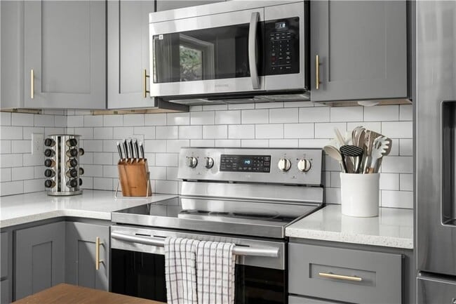 Building Photo - 217 Berean Ave SE