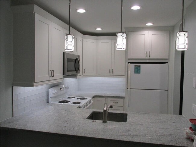 Building Photo - 626 Bird Bay Dr S