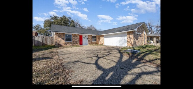 Building Photo - 1017 Heritage Dr