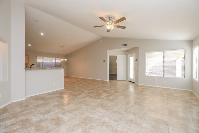 Building Photo - 10926 E Catalina Ave