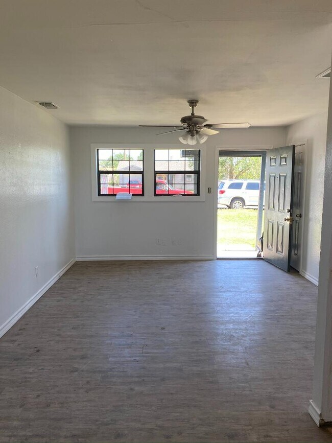 Foto del edificio - 3506 E Baylor St