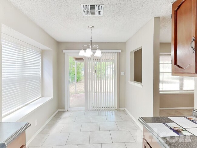 Foto del edificio - 5015 Walt Schirra St