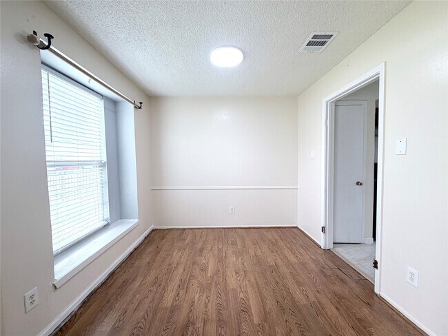 Building Photo - 7303 Shiner Ln