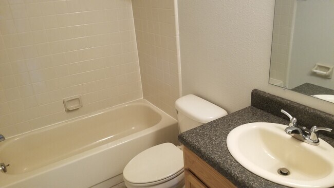 Guest bathroom - 1701 Northlake Dr