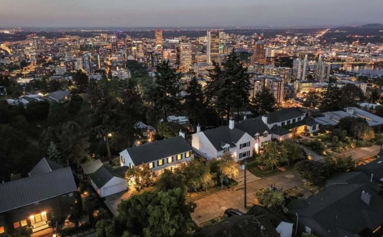 Primary Photo - Stunning Luxurious Home with City Views!