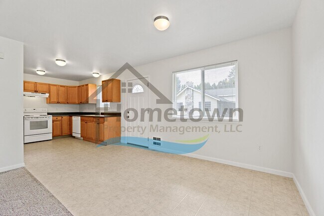 Building Photo - 6498 Tamarack Ln