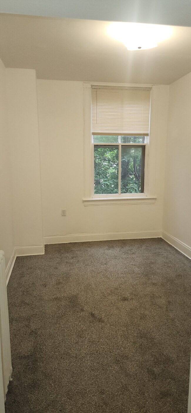 Building Photo - "Charming 1-Bedroom Haven in Duluth's Heart – Perfect Urban Retreat!" (accepts Section-8 tenants)
