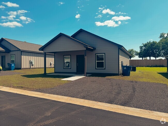 Building Photo - 114 Rodeo Ln