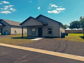 Building Photo - 114 Rodeo Ln