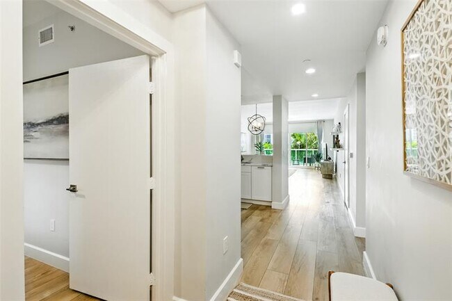 Foto del edificio - 3340 NE 190th St