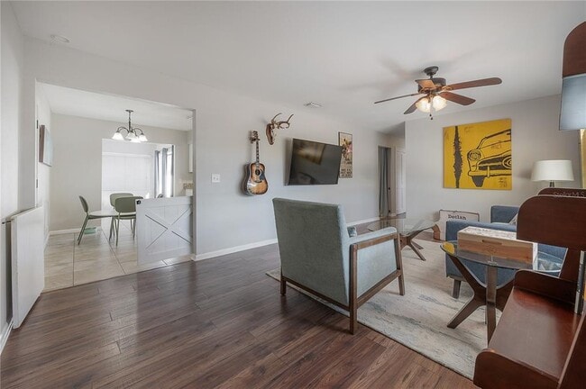 Foto del edificio - 2523 Lake Ellen Cir