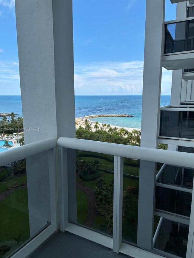 Building Photo - 10275 Collins Ave