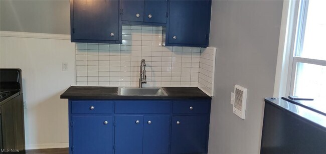 Foto del edificio - 3719 E 61st St