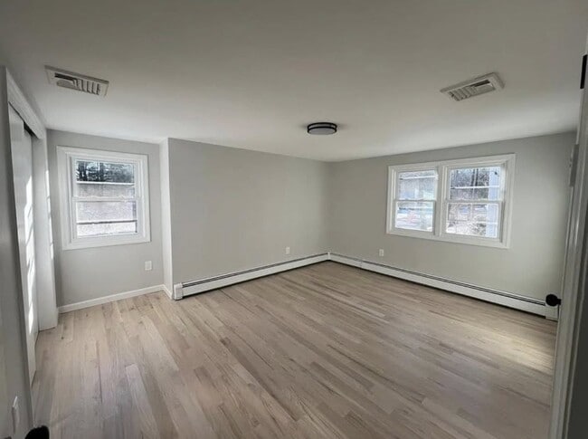 Building Photo - 252 Knickerbocker Rd