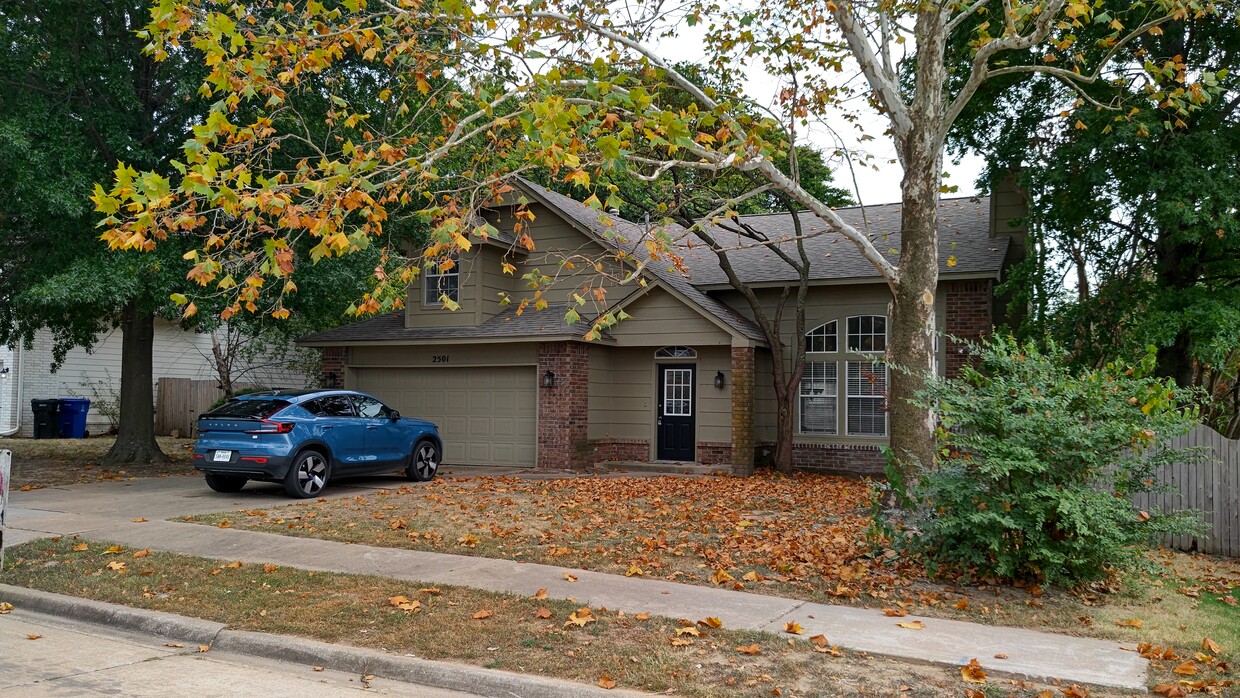 Foto principal - 2501 W Twin Oaks St
