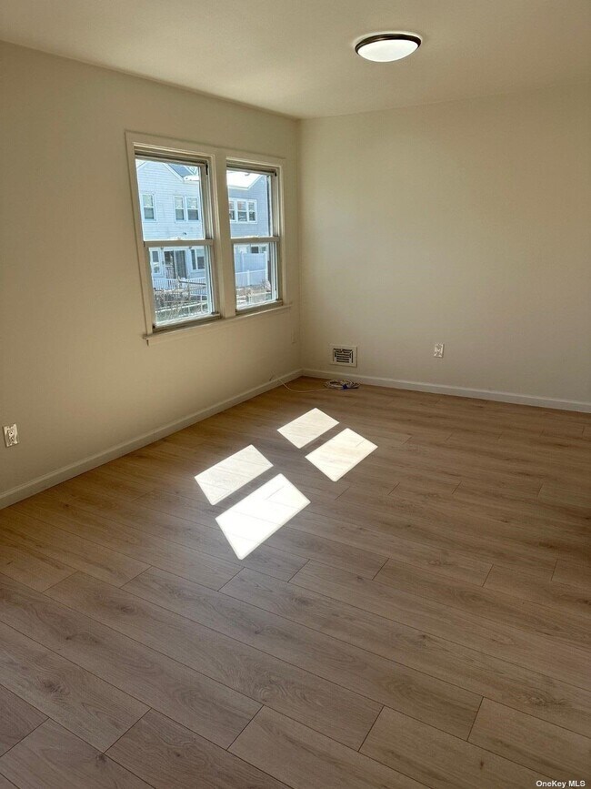 Foto del edificio - 221-34-221-58 58th Ave