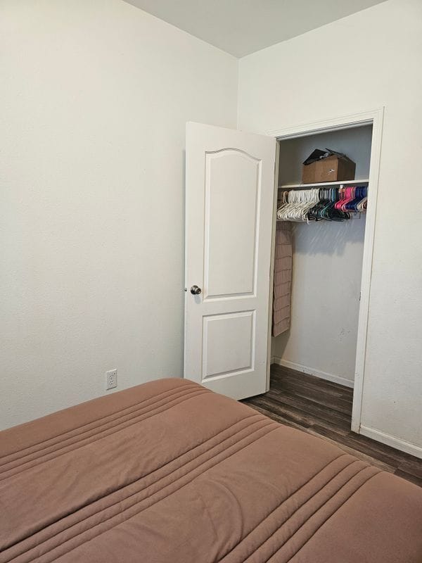 Building Photo - 2108 S Nelson Dr