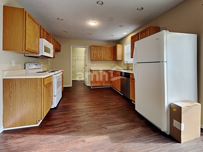 Foto del edificio - 3455 Lakebrook Ct