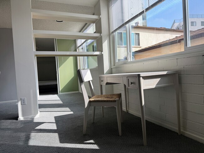 Foto del edificio - 540 Kelton Ave