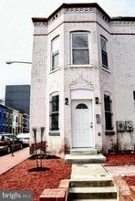 Building Photo - 916 3rd St NE