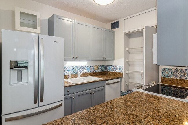 Building Photo - 400 N La Salle Dr