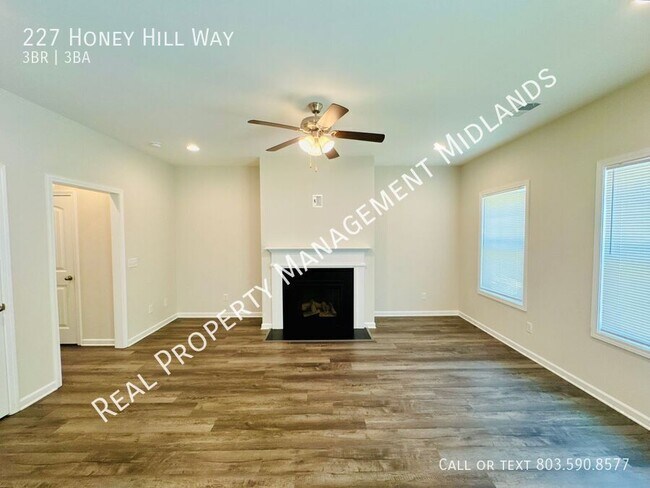 Foto del edificio - 227 Honey Hill Way