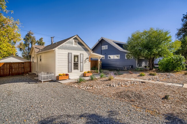 Building Photo - 2454 Fenton St