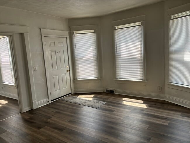 Building Photo - 118 N Pine St