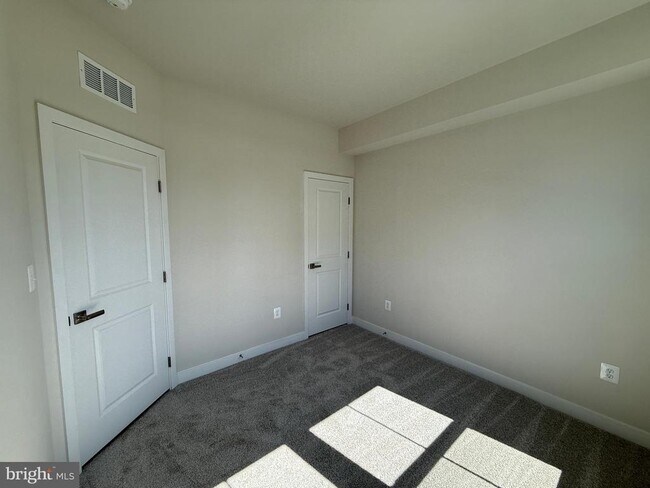 Foto del edificio - 4929 DUNHAVEN Dr