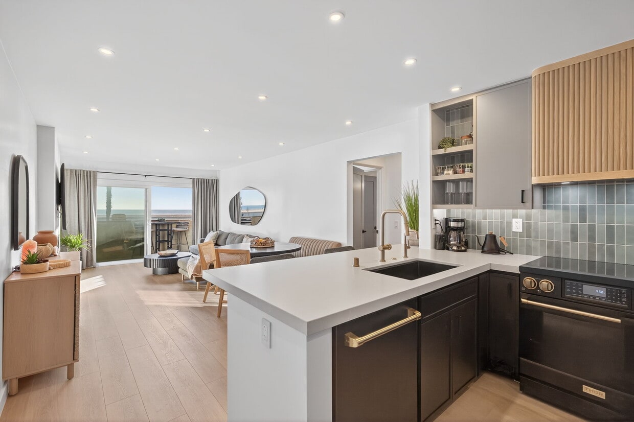 Foto principal - 218 E Surfside Dr