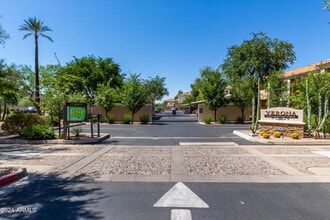 Building Photo - 9990 N Scottsdale Rd