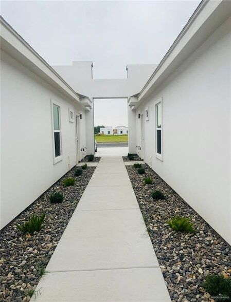 Building Photo - 3304 Wolf Crk Ave