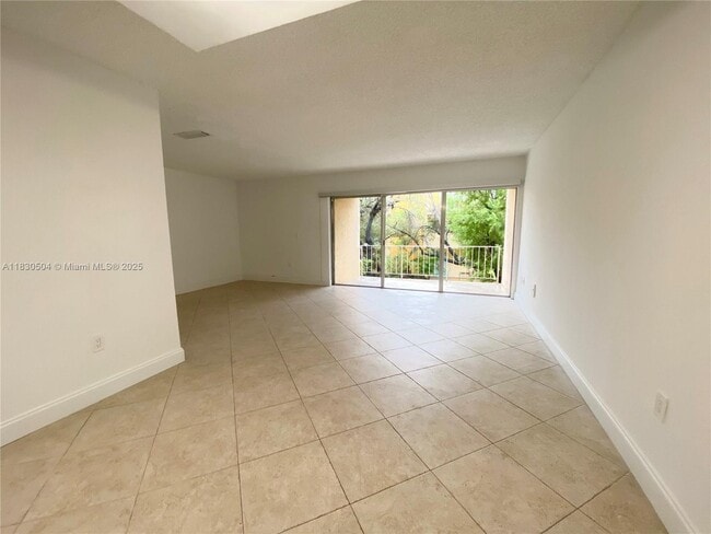 Building Photo - 9371 Fontainebleau Blvd