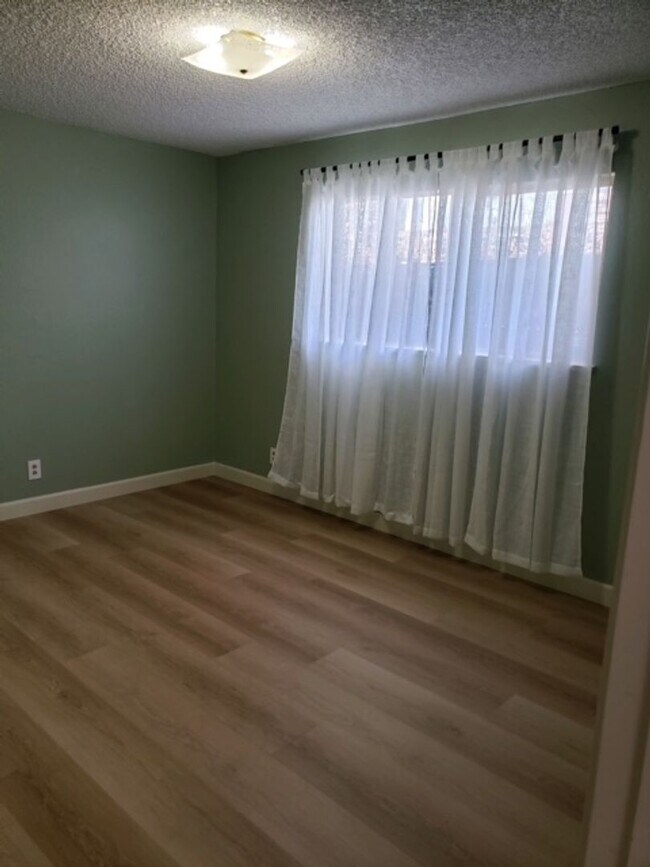 Foto del edificio - Pet-Friendly 1 BD | BA Duplex in Oakland